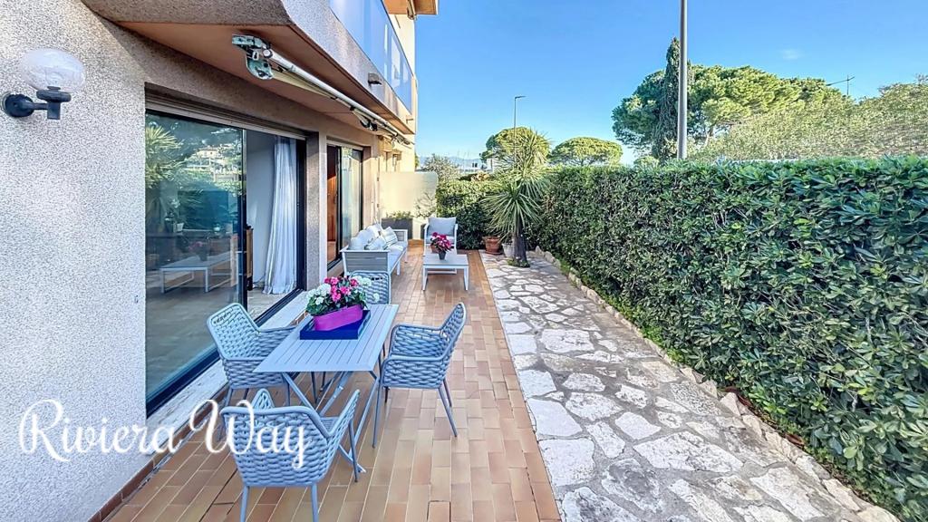 2 room apartment in Antibes, photo #1, listing #101638278