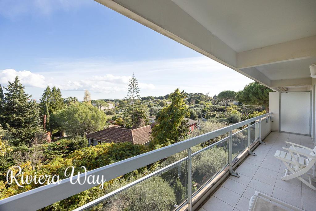 Apartment in Antibes, photo #2, listing #104836452