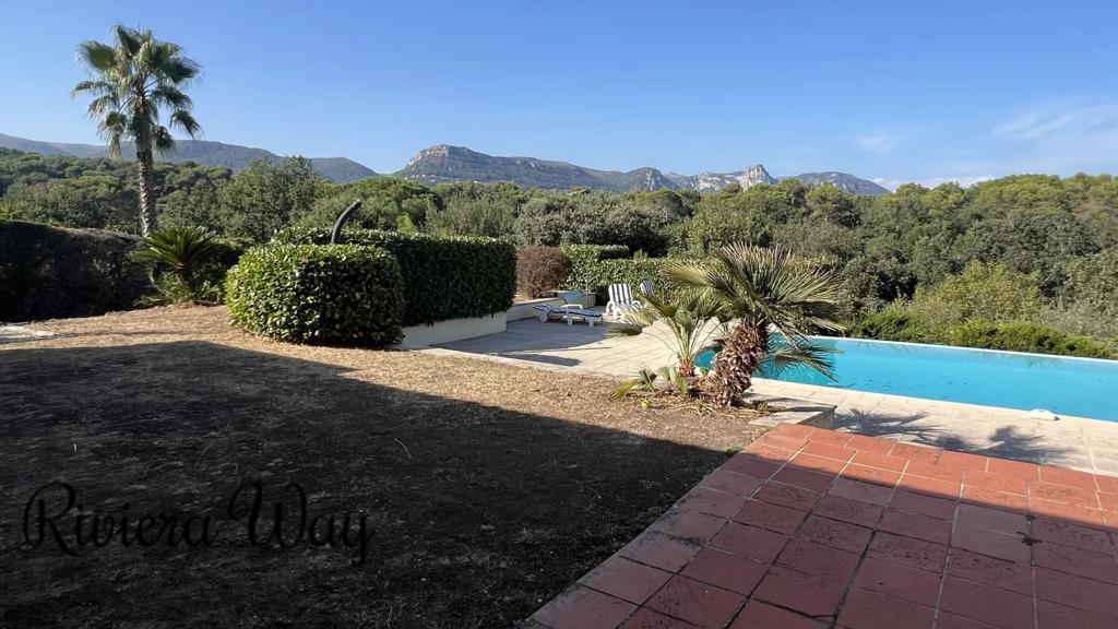 Villa in Saint-Paul-de-Vence, photo #8, listing #97682088