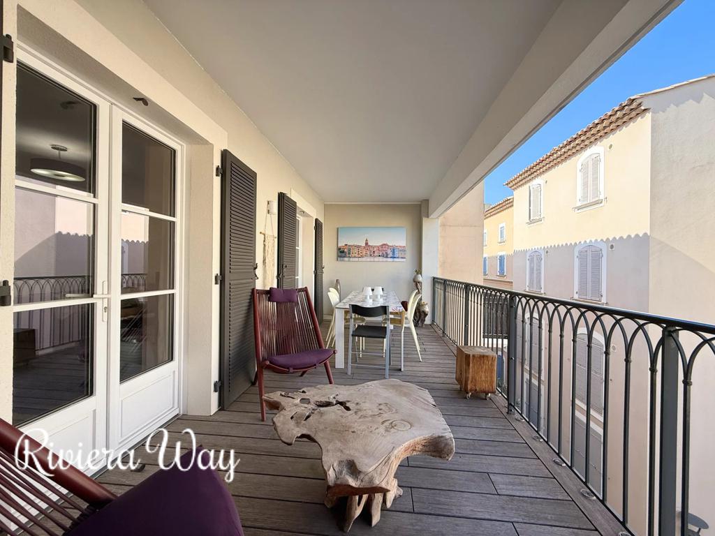 4 room apartment in Saint-Tropez, photo #2, listing #106240344