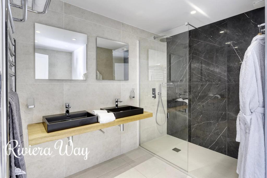 5 room villa in Saint-Tropez, photo #7, listing #80490900
