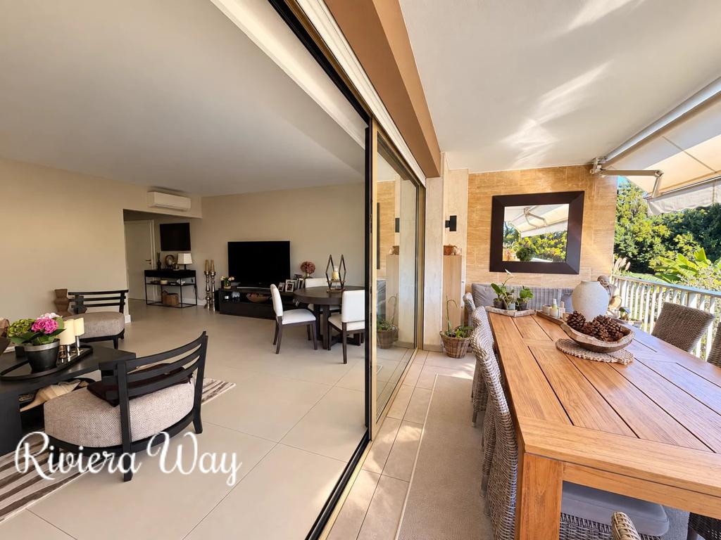 4 room apartment in Cannes, photo #3, listing #107225664