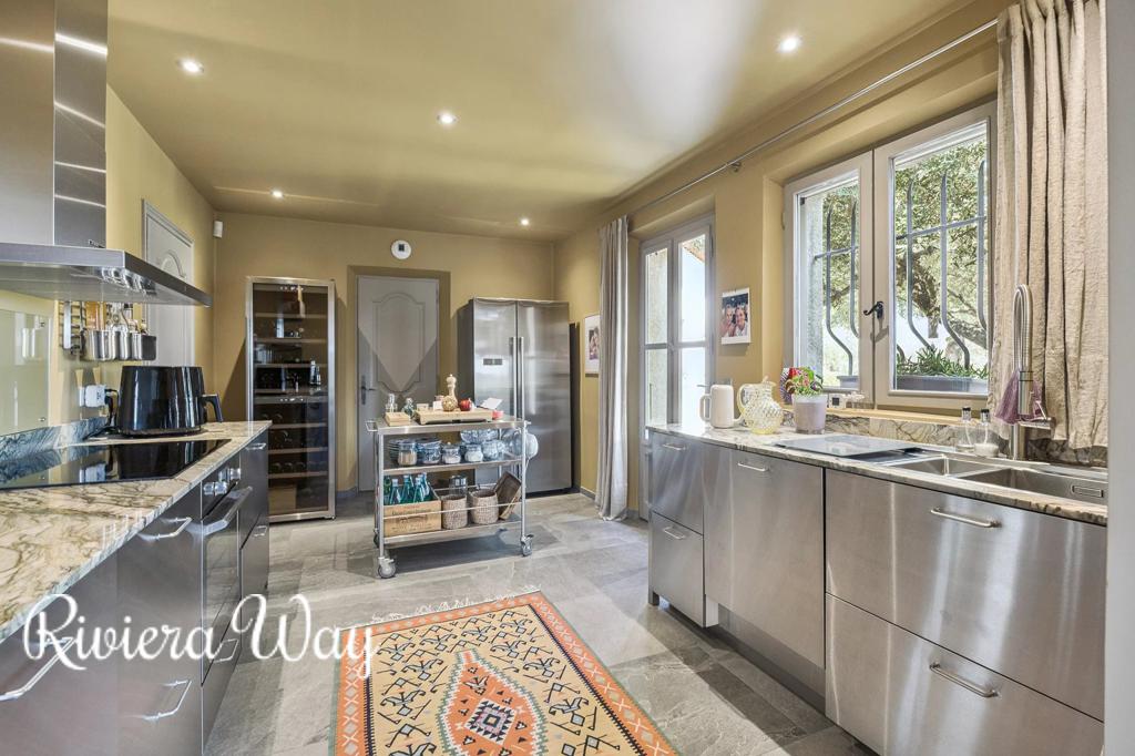 6 room villa in Fayence, photo #2, listing #99483678
