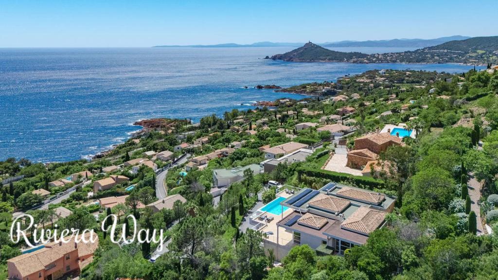 6 room villa in Agay, photo #1, listing #106466136