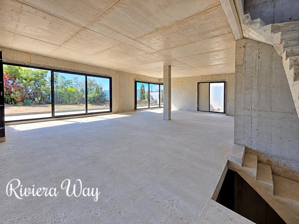 8 room villa in Cannes, photo #1, listing #107314536