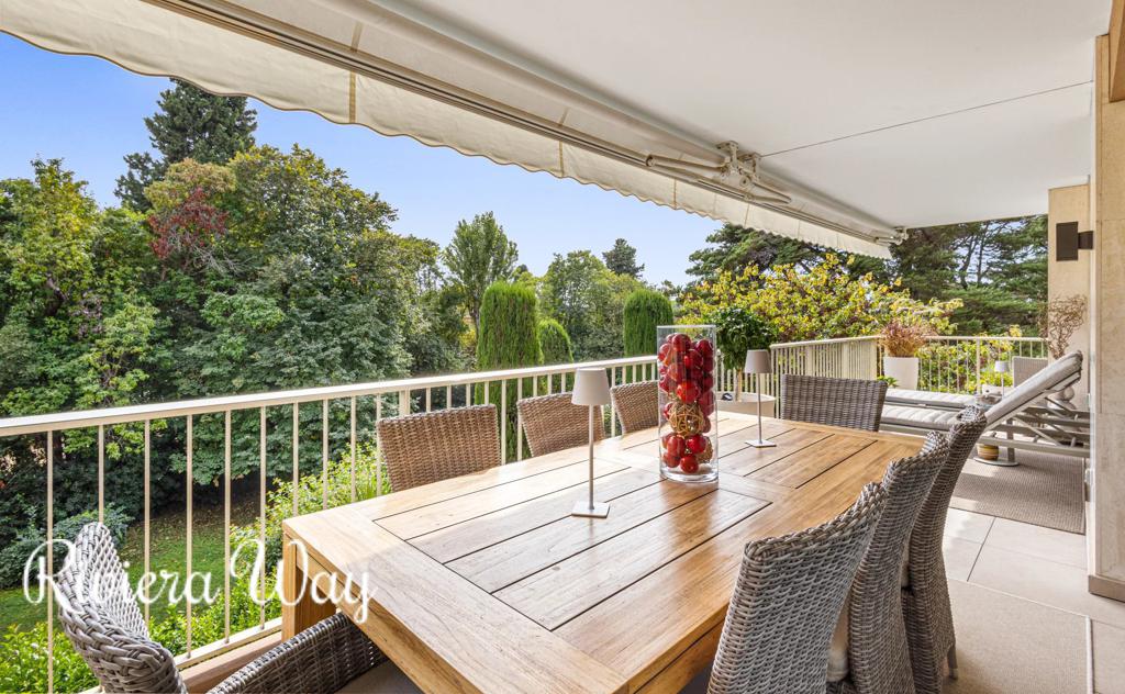4 room apartment in Cannes, photo #1, listing #107225664