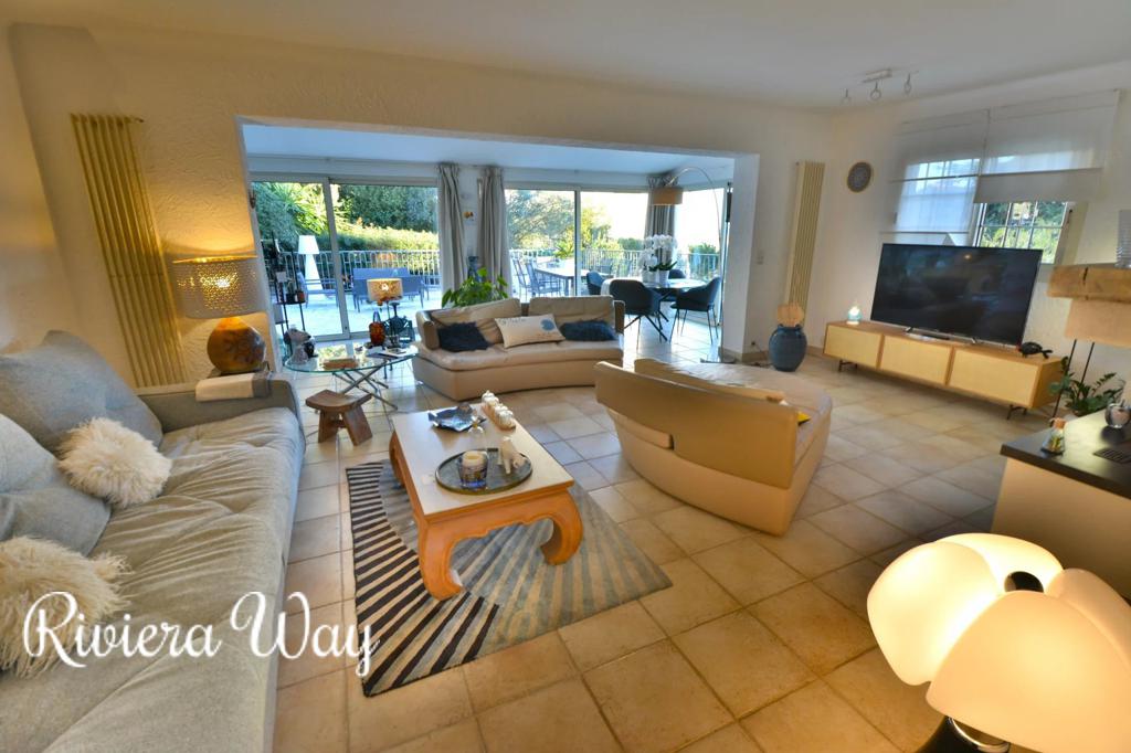 10 room villa in Antibes, 55 m², photo #4, listing #99156834