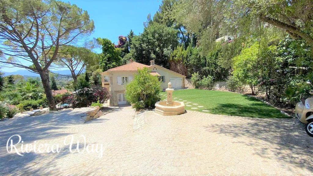 8 room villa in Mougins, photo #3, listing #106864044