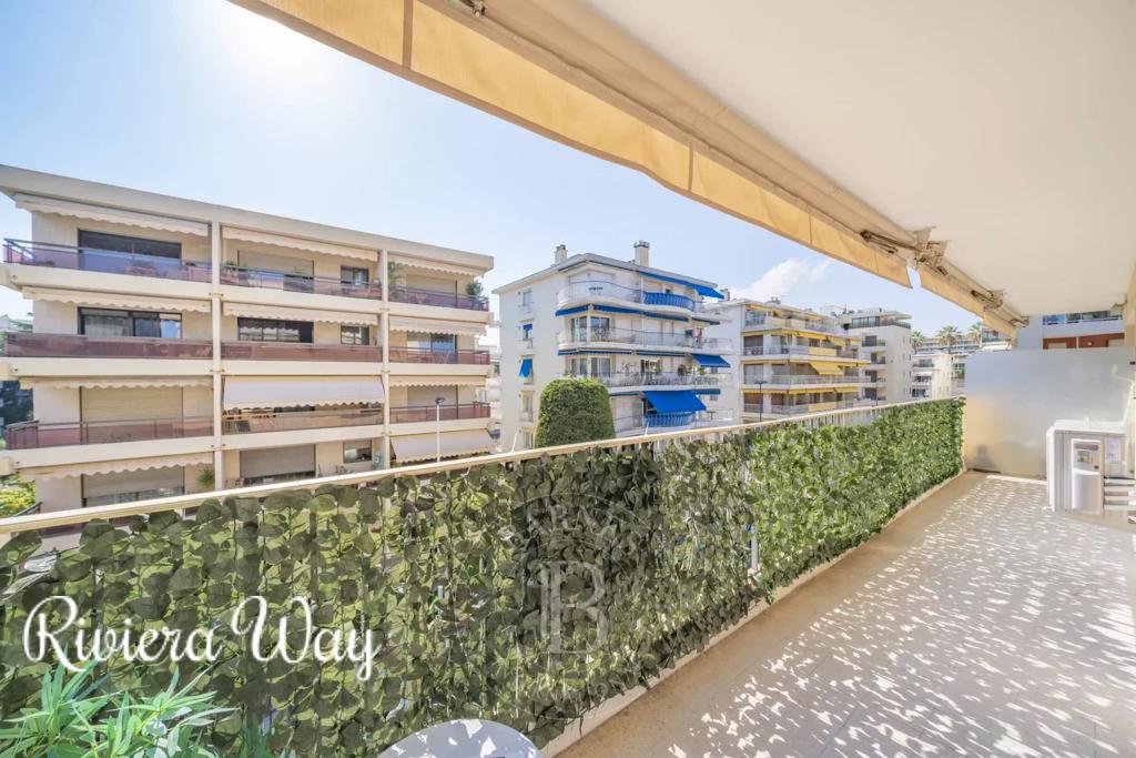 2 room apartment in Cannes, photo #3, listing #100646910