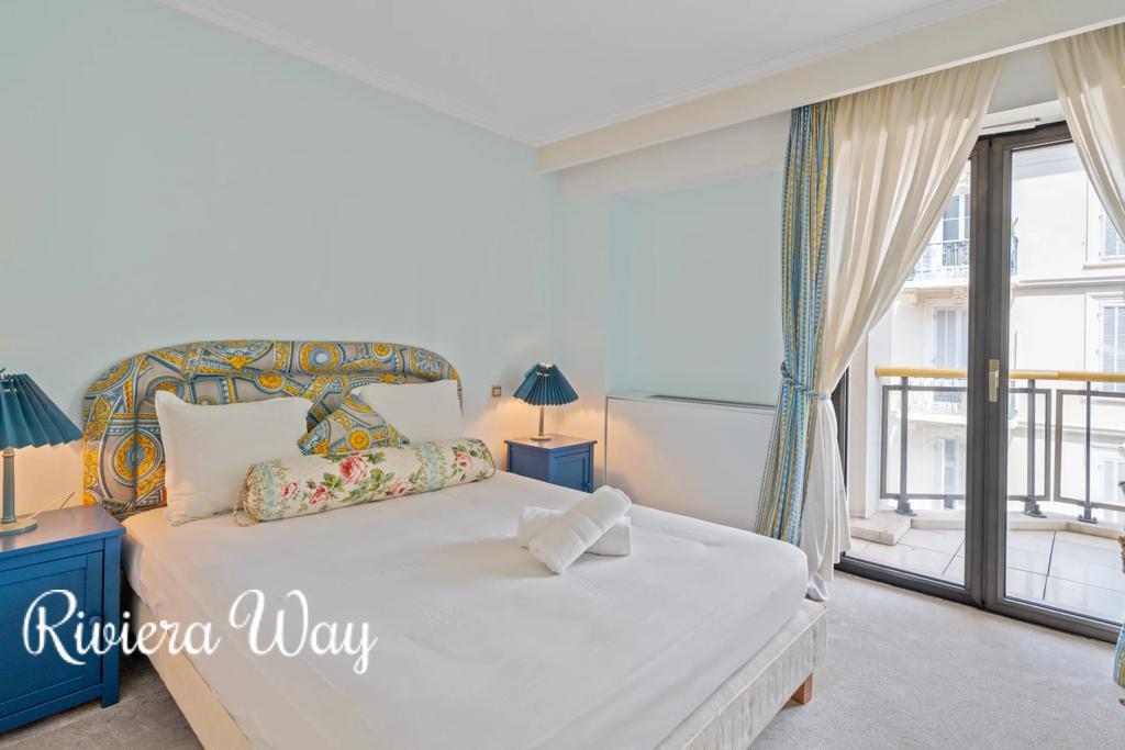 6 room apartment in Boulevard de la Croisette, photo #3, listing #104070036