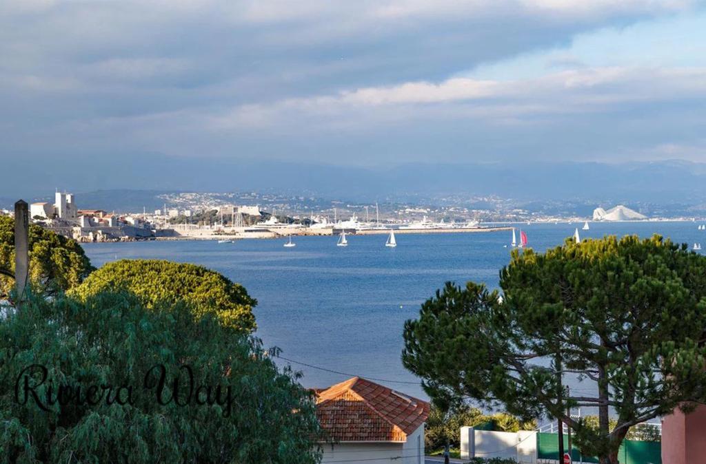 7 room villa in Cap d'Antibes, photo #3, listing #106514898