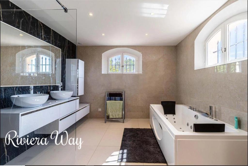 6 room villa in Golf Juan, photo #5, listing #91445886