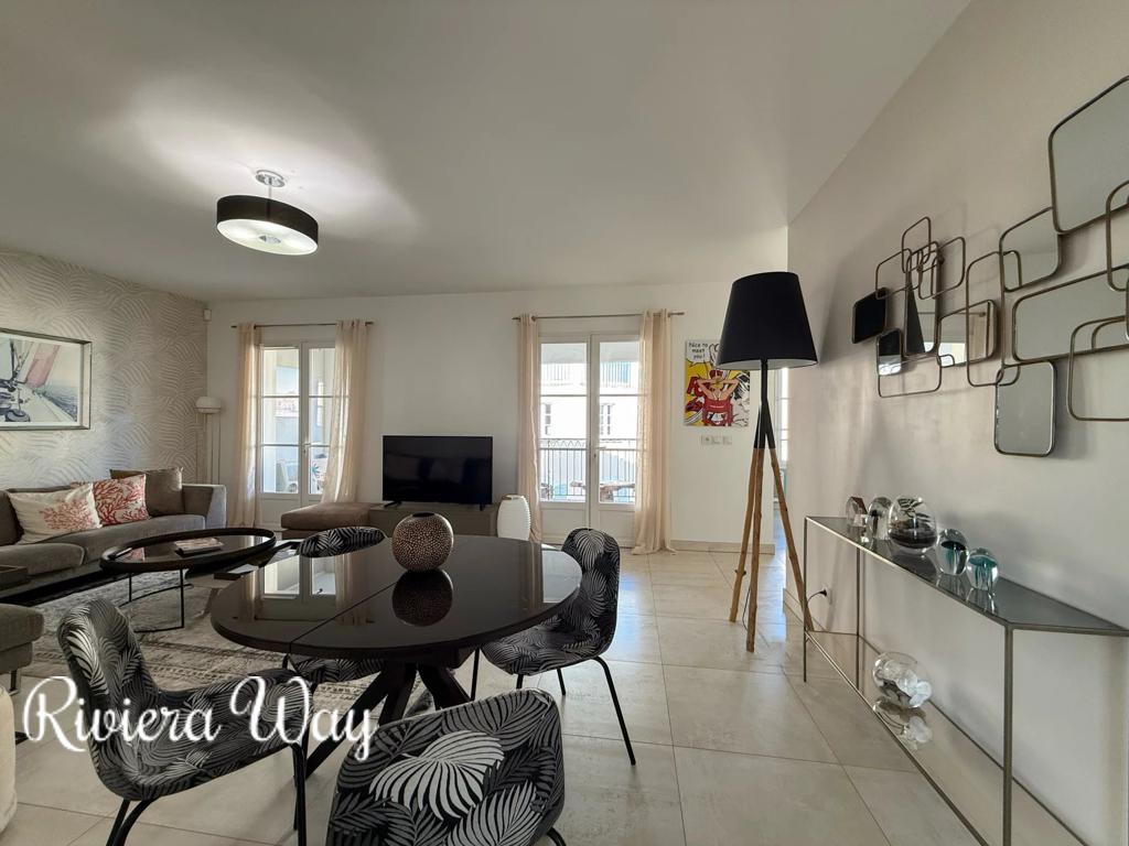 4 room apartment in Saint-Tropez, photo #3, listing #106240344