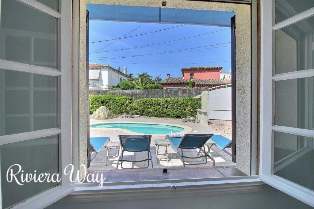 4 room villa in Antibes, photo #8, listing #98434392