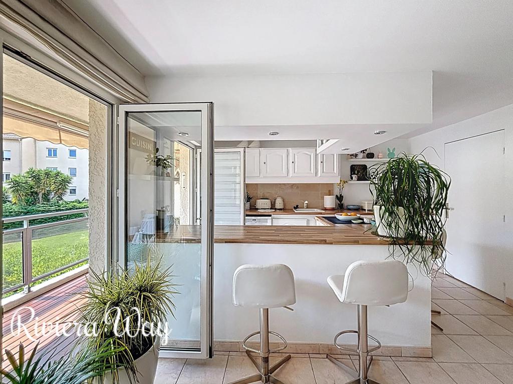 3 room apartment in Antibes, photo #4, listing #102997944