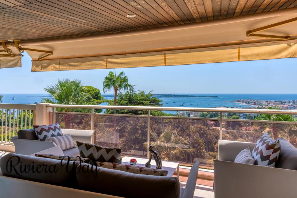 4 room apartment in Cannes, photo #4, listing #106898358