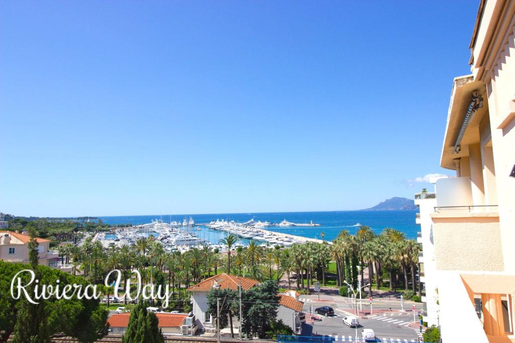 2 room apartment in Cannes, photo #1, listing #105354186