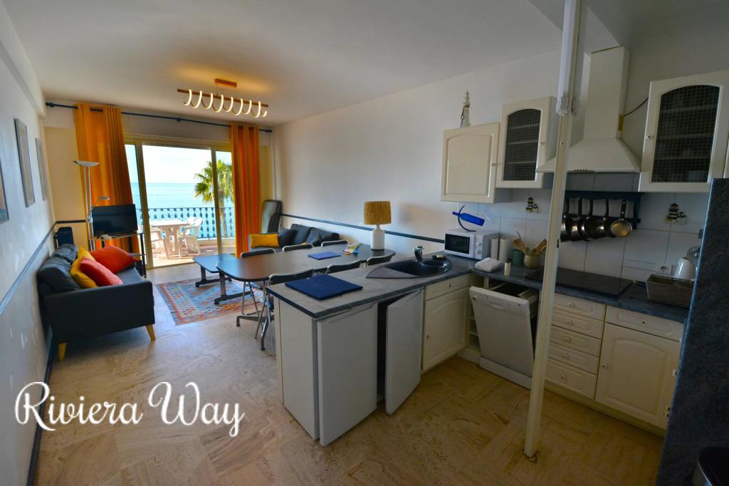 4 room apartment in Juan-les-Pins, photo #1, listing #104396250