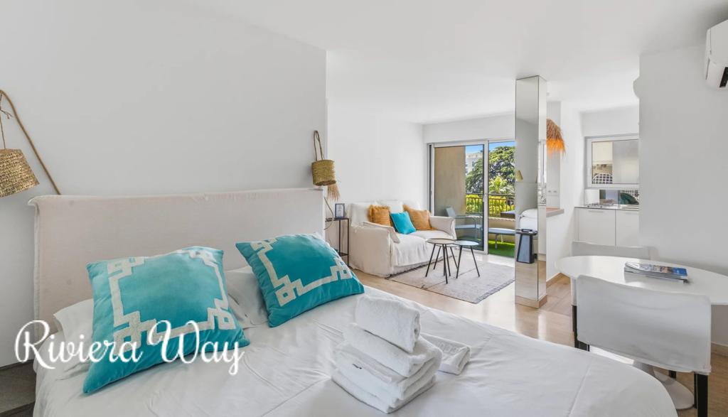 Apartment in Cannes, photo #3, listing #106524306