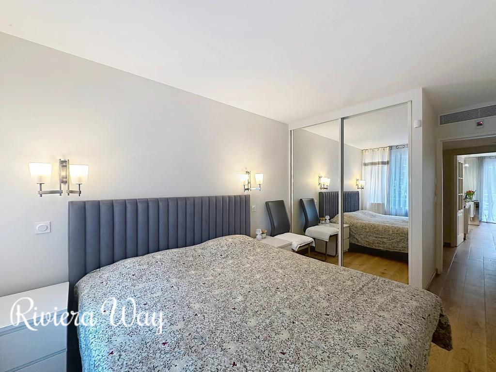 2 room apartment in Antibes, photo #8, listing #106188726
