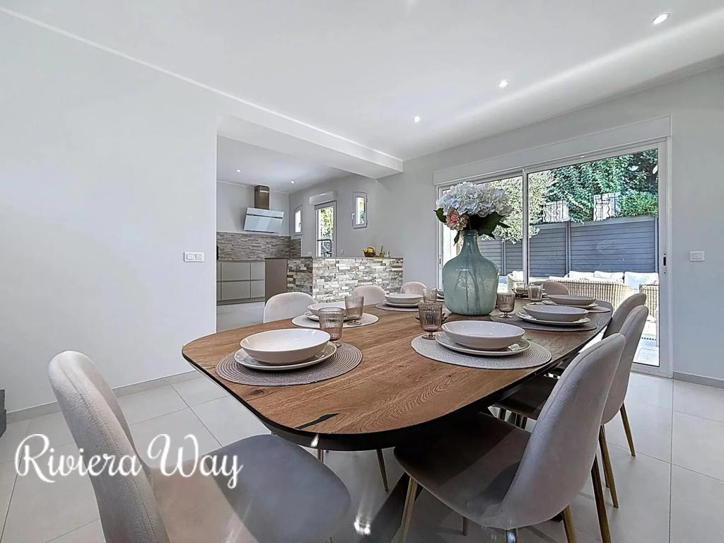 7 room villa in Cannes, photo #3, listing #106225392