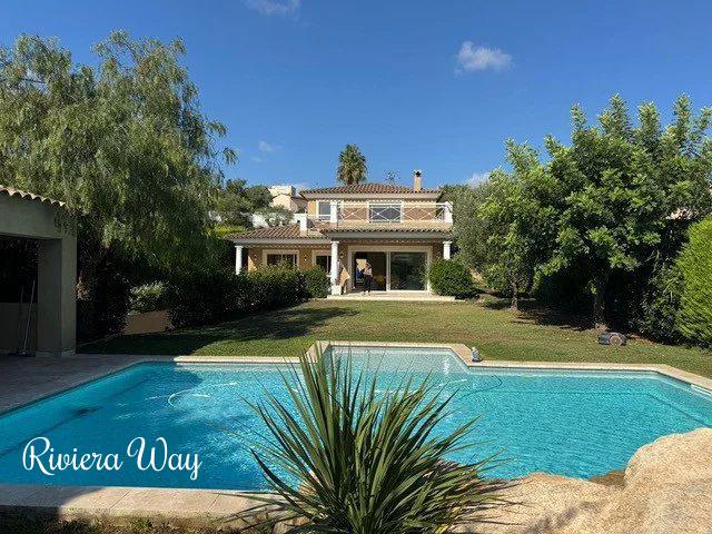 5 room villa in Antibes, photo #1, listing #104071674