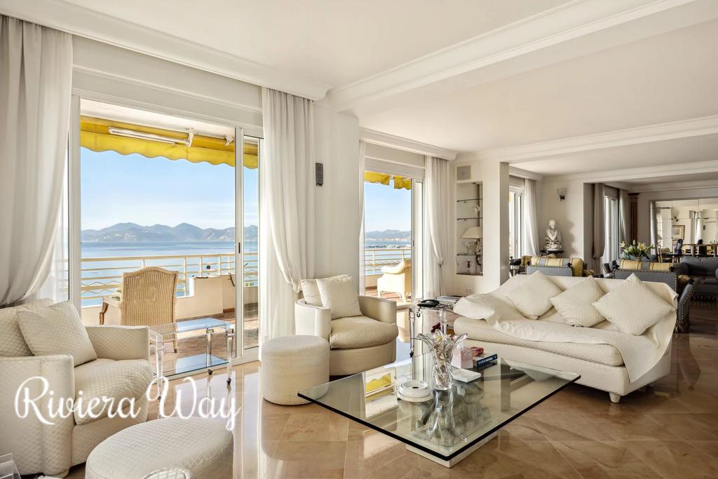 5 room apartment in Cannes, photo #3, listing #99360030