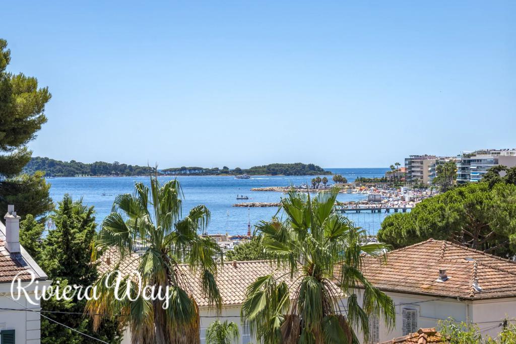 4 room apartment in Cannes, photo #1, listing #107086812
