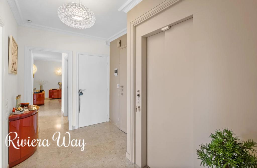 5 room apartment in Le Cannet, photo #7, listing #106444128