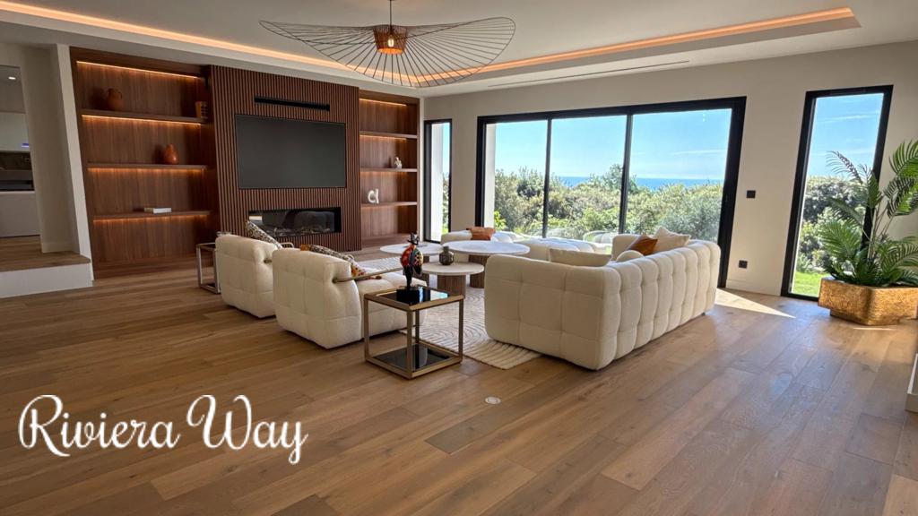 9 room villa in Saint-Paul-de-Vence, photo #3, listing #103085514