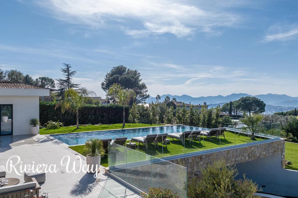 14 room villa in Le Cannet, photo #5, listing #101350914