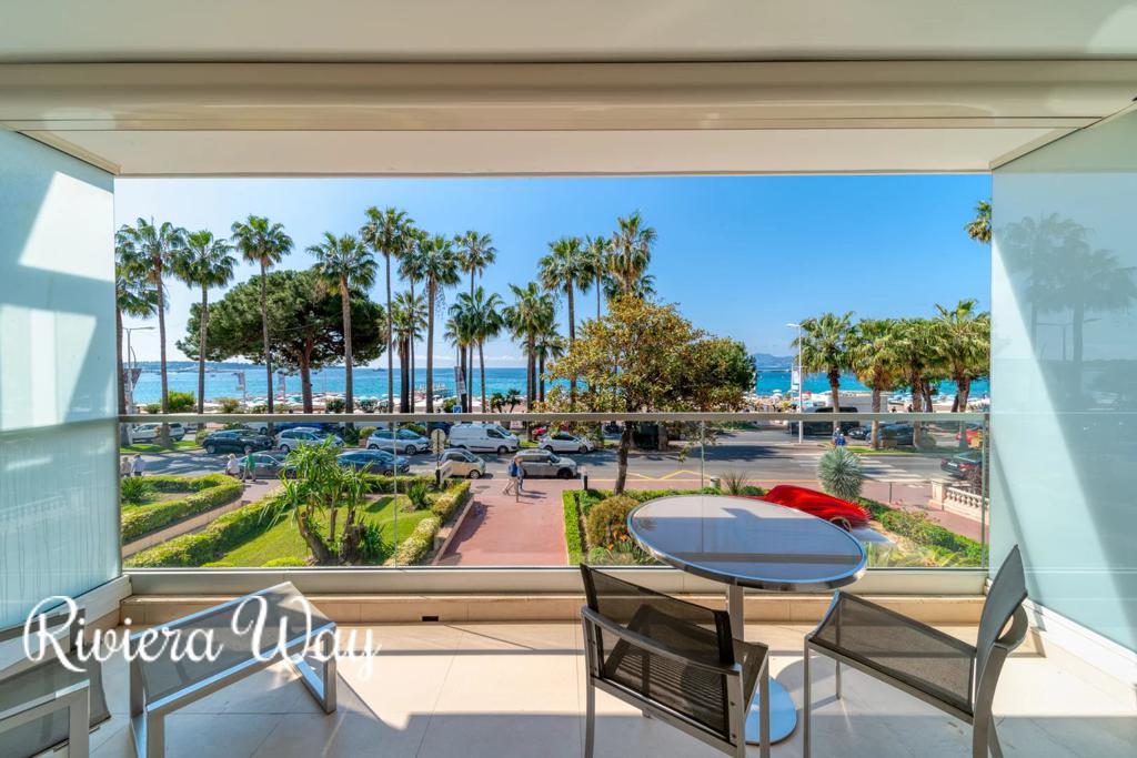 3 room apartment in Cannes, photo #1, listing #106226610