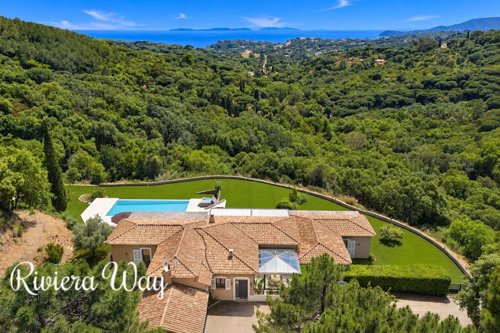 9 room villa in La Croix-Valmer, photo #1, listing #103323528