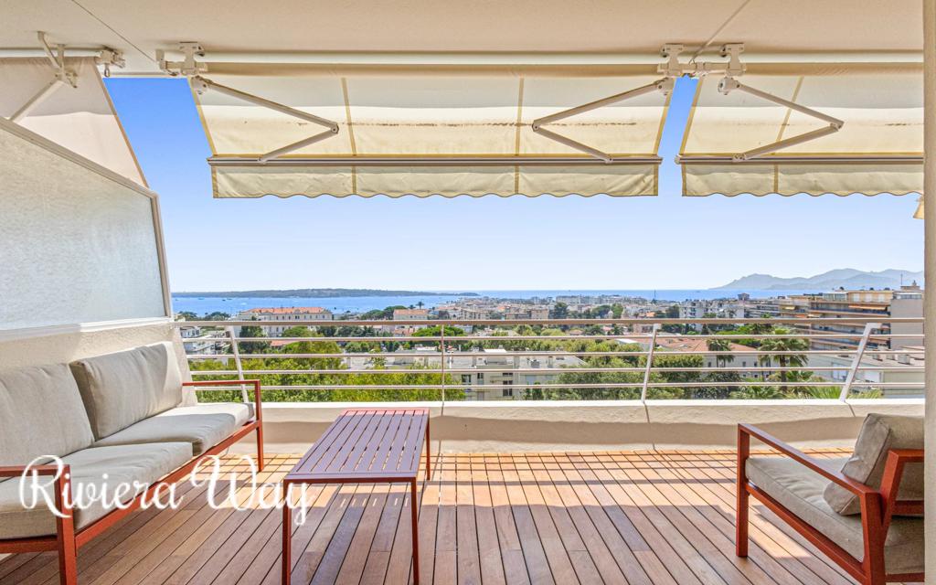 4 room apartment in Cannes, photo #2, listing #106122366