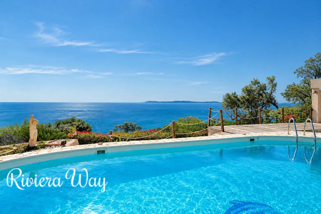 Villa in Rayol-Canadel-sur-Mer, photo #3, listing #105782124