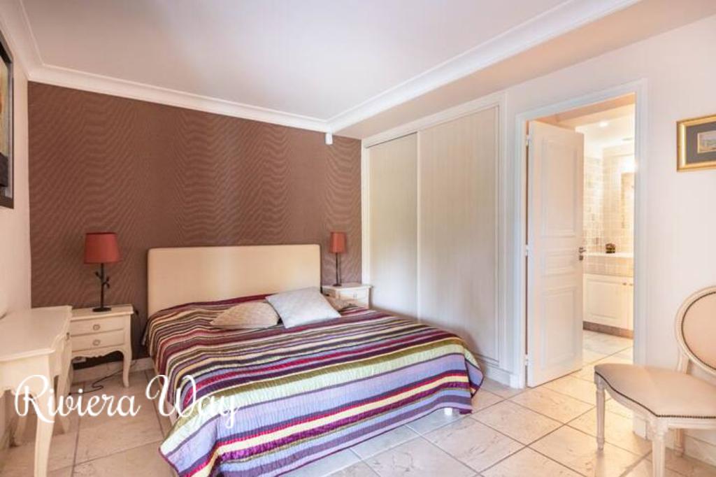 8 room villa in Vallauris, photo #4, listing #87474870