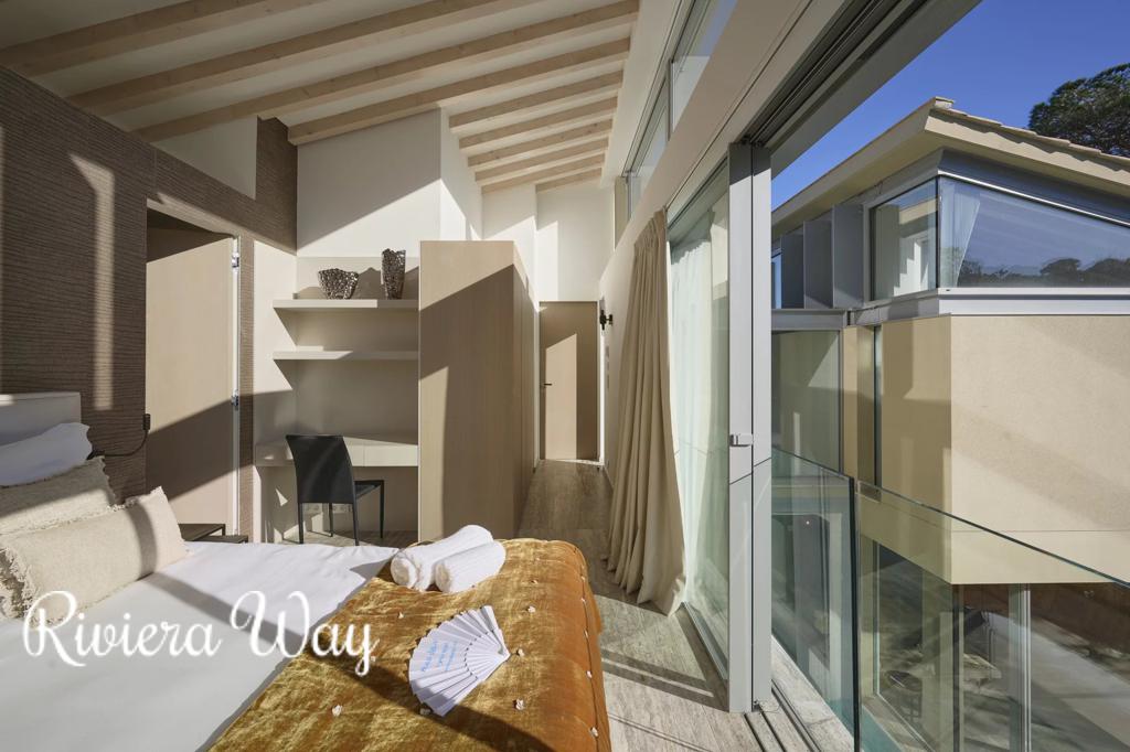 7 room villa in Saint-Tropez, photo #9, listing #98944860