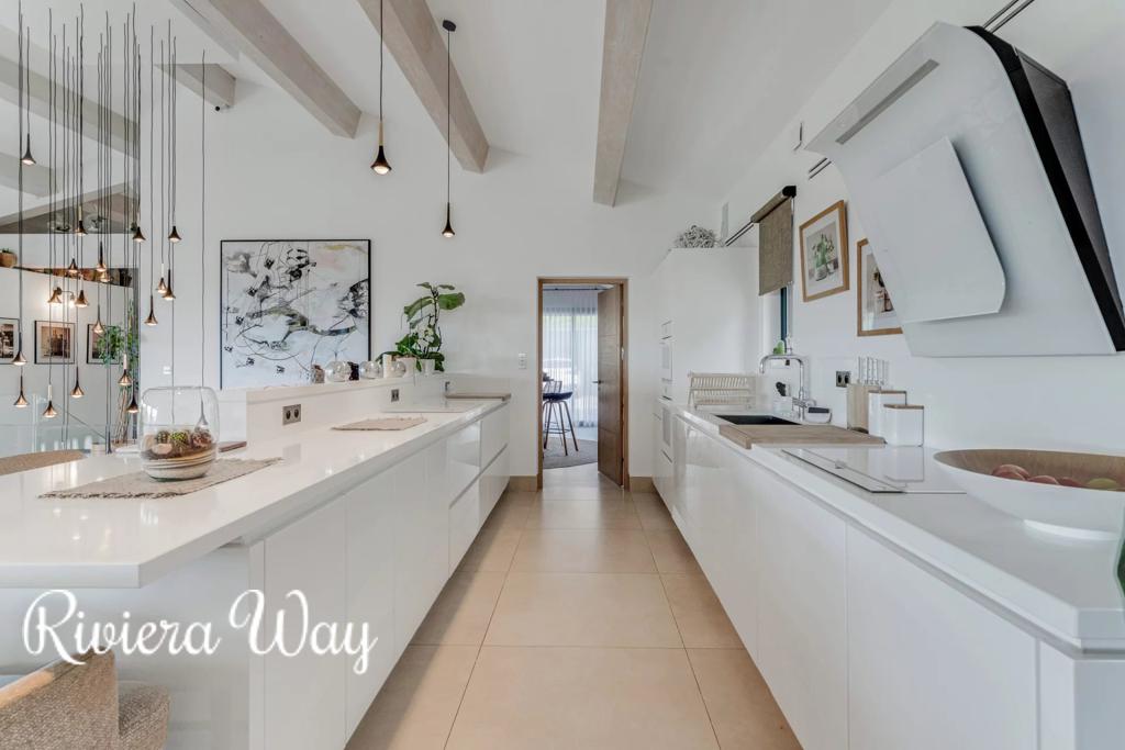6 room villa in Grimaud, photo #8, listing #104480418