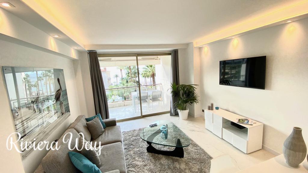 Apartment in Cannes, 28 m², photo #3, listing #80886750