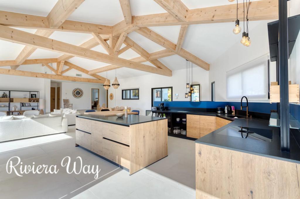 7 room villa in La Croix-Valmer, photo #5, listing #103324410