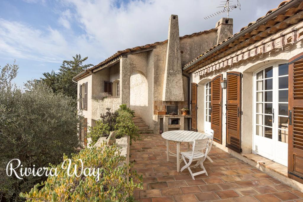 5 room villa in Grasse, photo #2, listing #98902440
