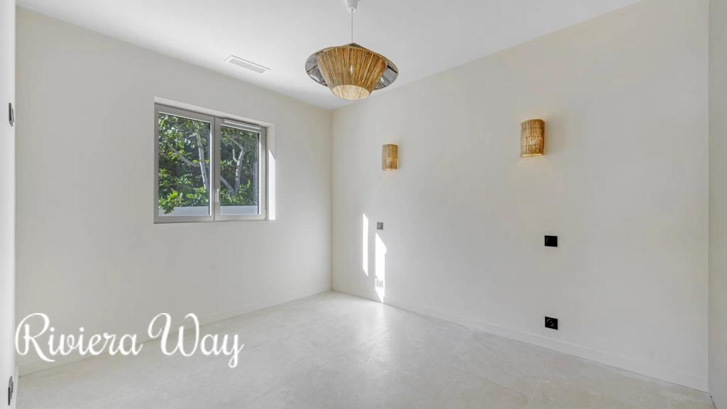 9 room villa in Cavalaire-sur-Mer, photo #7, listing #104652450