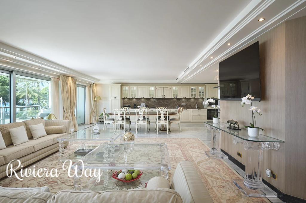 9 room apartment in Cannes, photo #4, listing #92003562