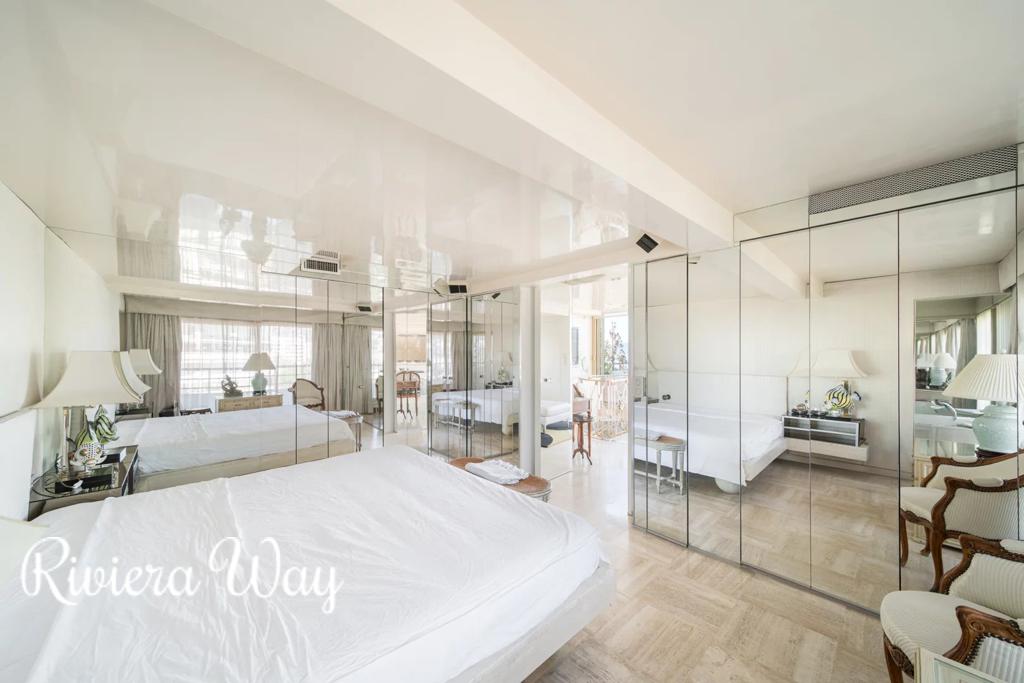 4 room apartment in Cannes, photo #6, listing #105139692