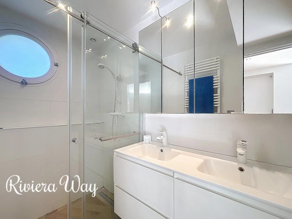 4 room villa in Cap d'Antibes, photo #10, listing #106010688