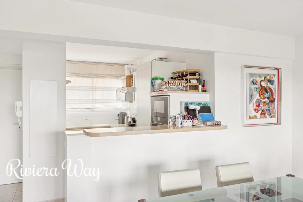 Apartment in Antibes, photo #7, listing #104836452