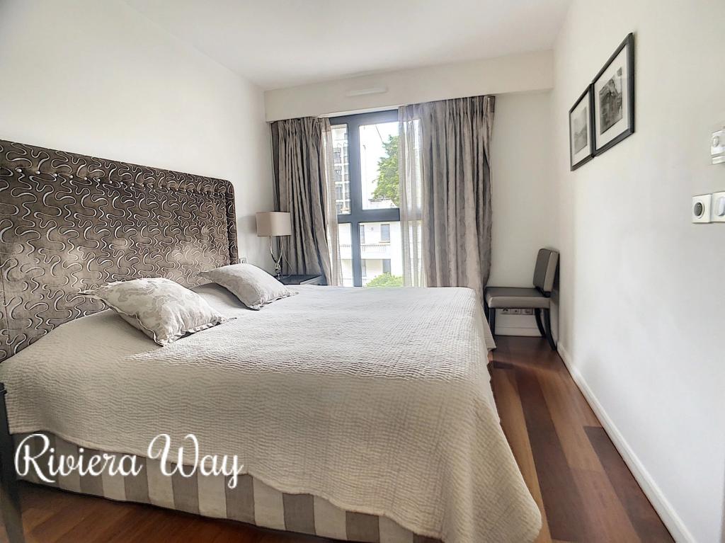 2 room apartment in Cannes, photo #10, listing #105335202