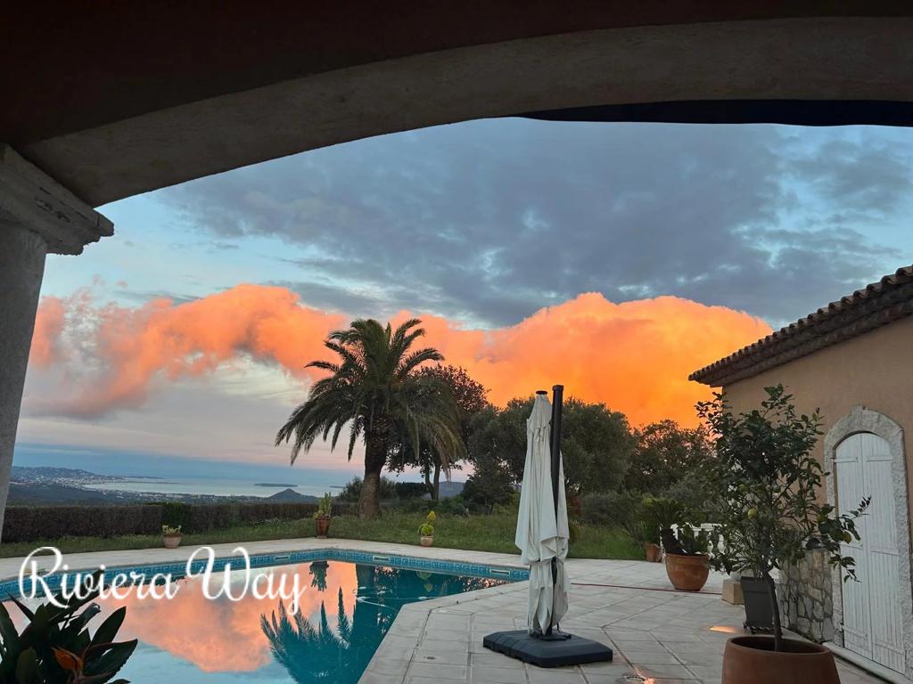 8 room villa in Les Adrets-de-l'Estérel, photo #6, listing #104909112