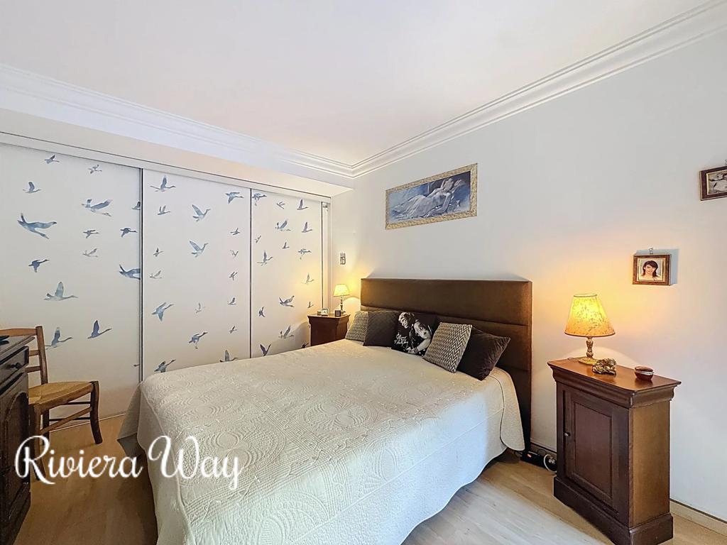 4 room apartment in Le Cannet, photo #3, listing #104440014