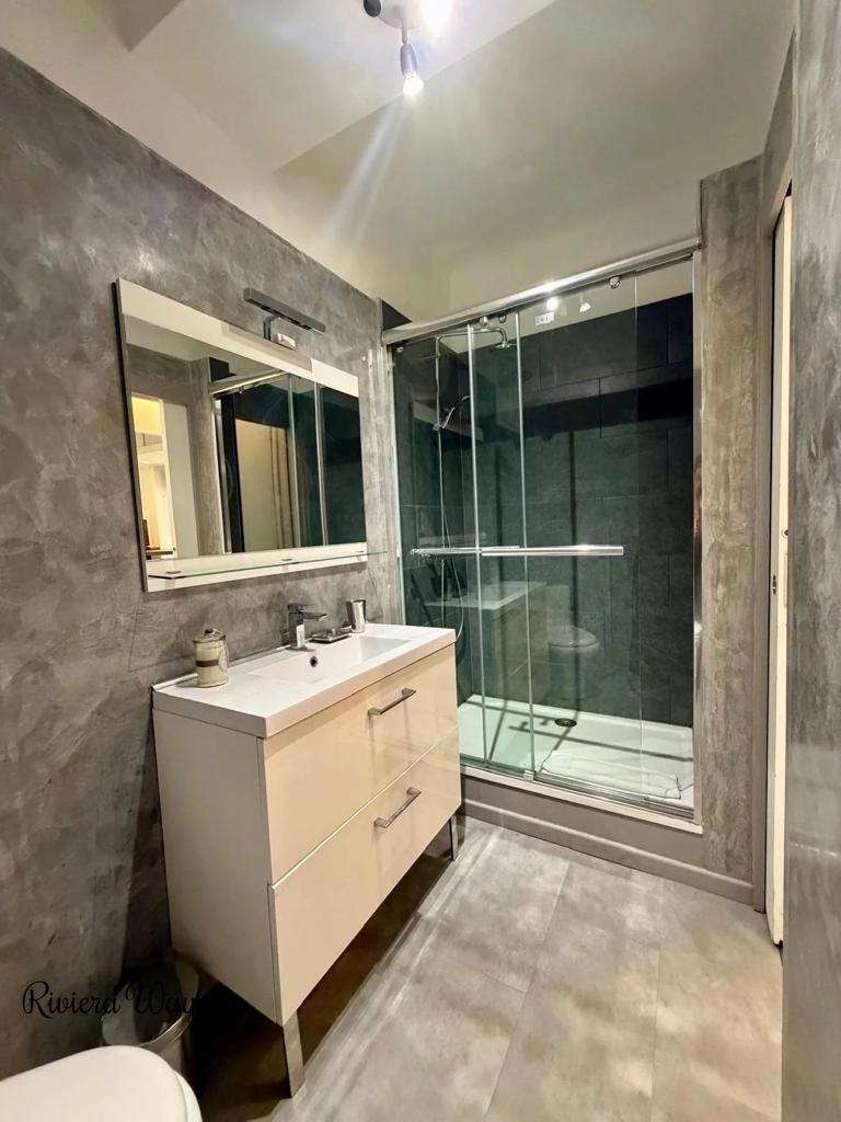 1 room apartment in Boulevard de la Croisette, photo #7, listing #106393728